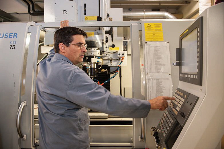 Büchler - CNC Koordinatenschleifen Büchler - CNC Koordinatenschleifen